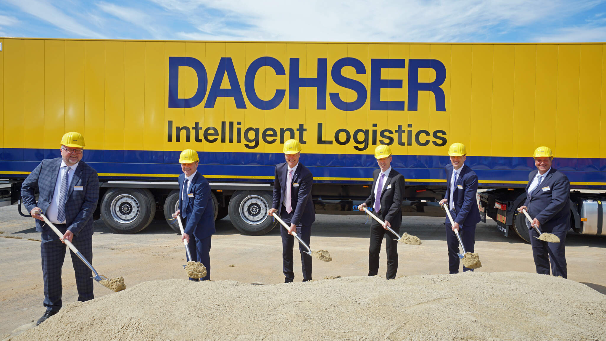 De gauche à droite : Mathias Oetter, Branch Manager Kassel-Lohfelden, Norbert Thiele, Maire adjoint de Lohfelden, Michael Schilling, COO Road Logistics, Dr Alexander Friedrich Wachter, Vice Président du Conseil Présidentiel de Cassel, Alexander Tonn, Managing Director European Logistics Germany, Andreas Fritsch, General Manager du Centre Logistique DACHSER East Ostwestfalen-Lippe