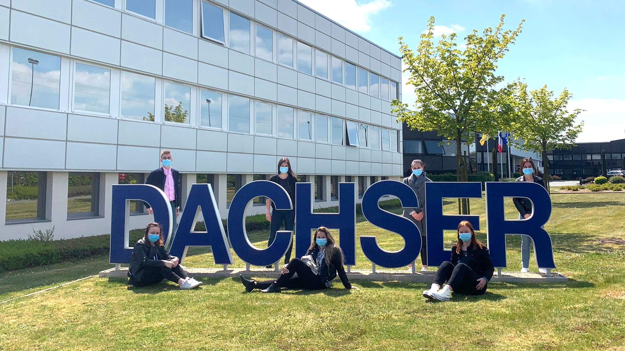DACHSER France accompagne chaque année plus de 250 alternants de tous niveaux d’études et dans de nombreux domaines DACHSER France accompagne chaque année plus de 250 alternants de tous niveaux d’études et dans de nombreux domaines