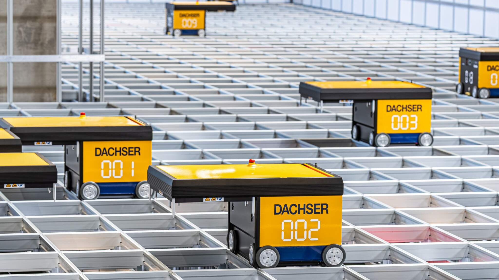 L'AutoStore du centre logistique de Karlsruhe est le premier chez DACHSER. L'AutoStore du centre logistique de Karlsruhe est le premier chez DACHSER.