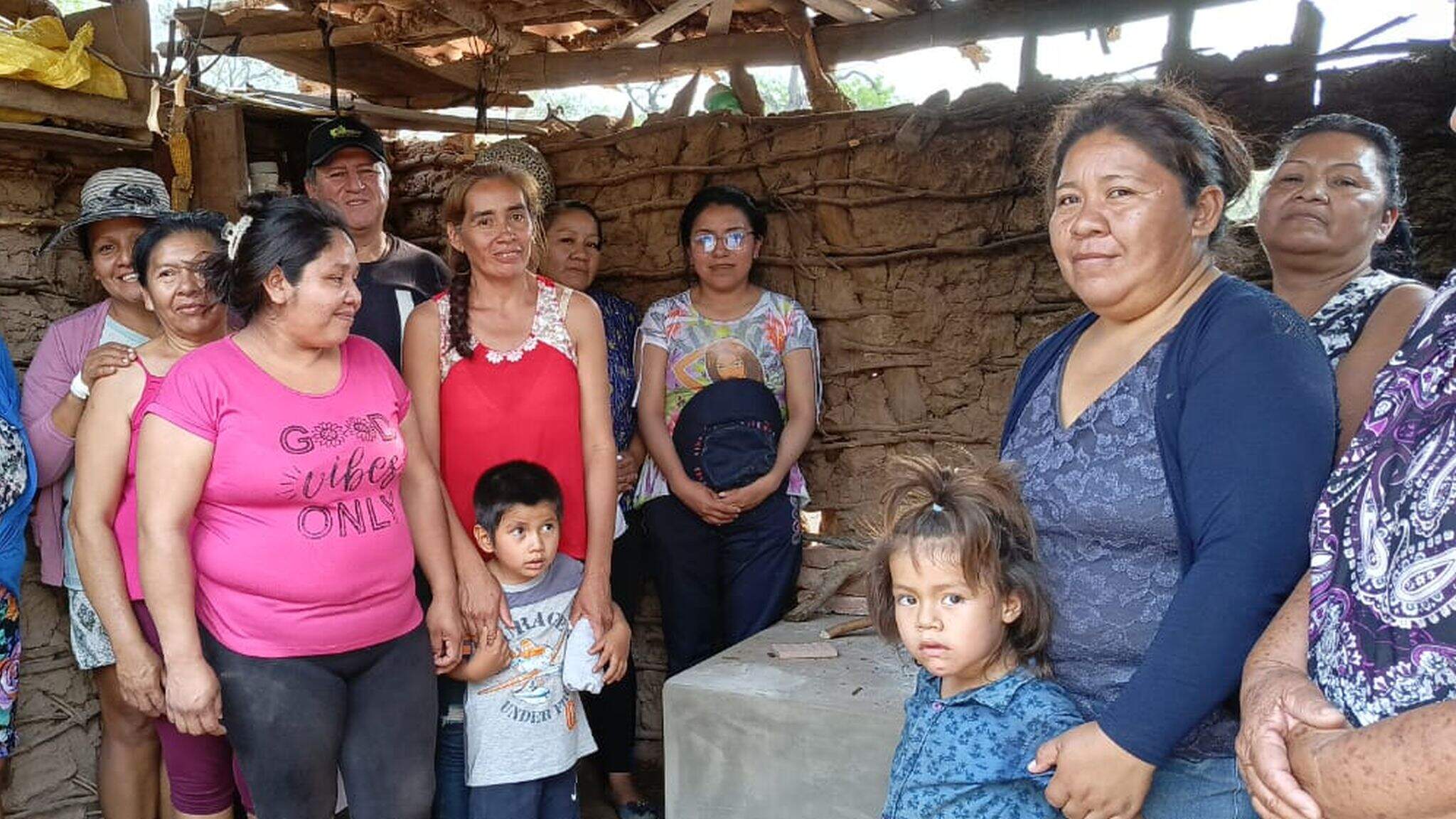 Dans le cadre du projet mené en Bolivie, des enquêtes dans trois communes ont montré que le nouveau four apporte de nombreux bénéfices aux familles.