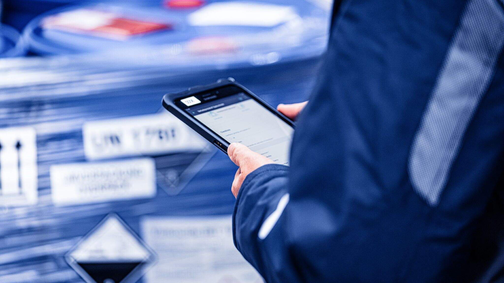 Loin du bloc-notes, les collaborateurs peuvent cr&eacute;er eux-m&ecirc;mes des applications et transf&eacute;rer.