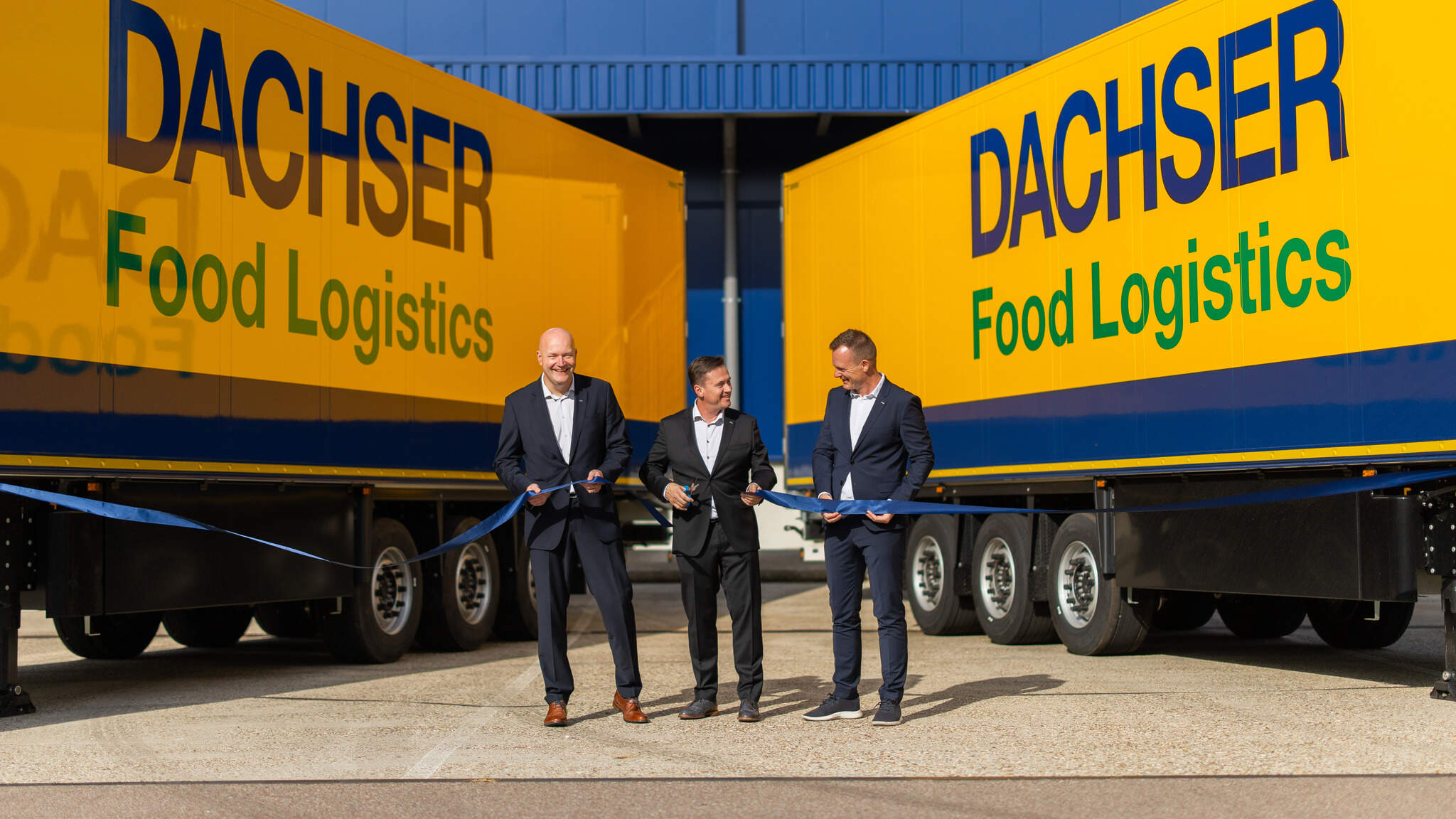 De gauche à droite : Barry Stegeman, Country Manager DACHSER Netherlands Food Logistics, Niels Tieleman, Branch Manager Food Logistics Waddinxveen, et Stefan Behrendt, Managing Director Food Logistics, ont inauguré ensemble le nouveau site.