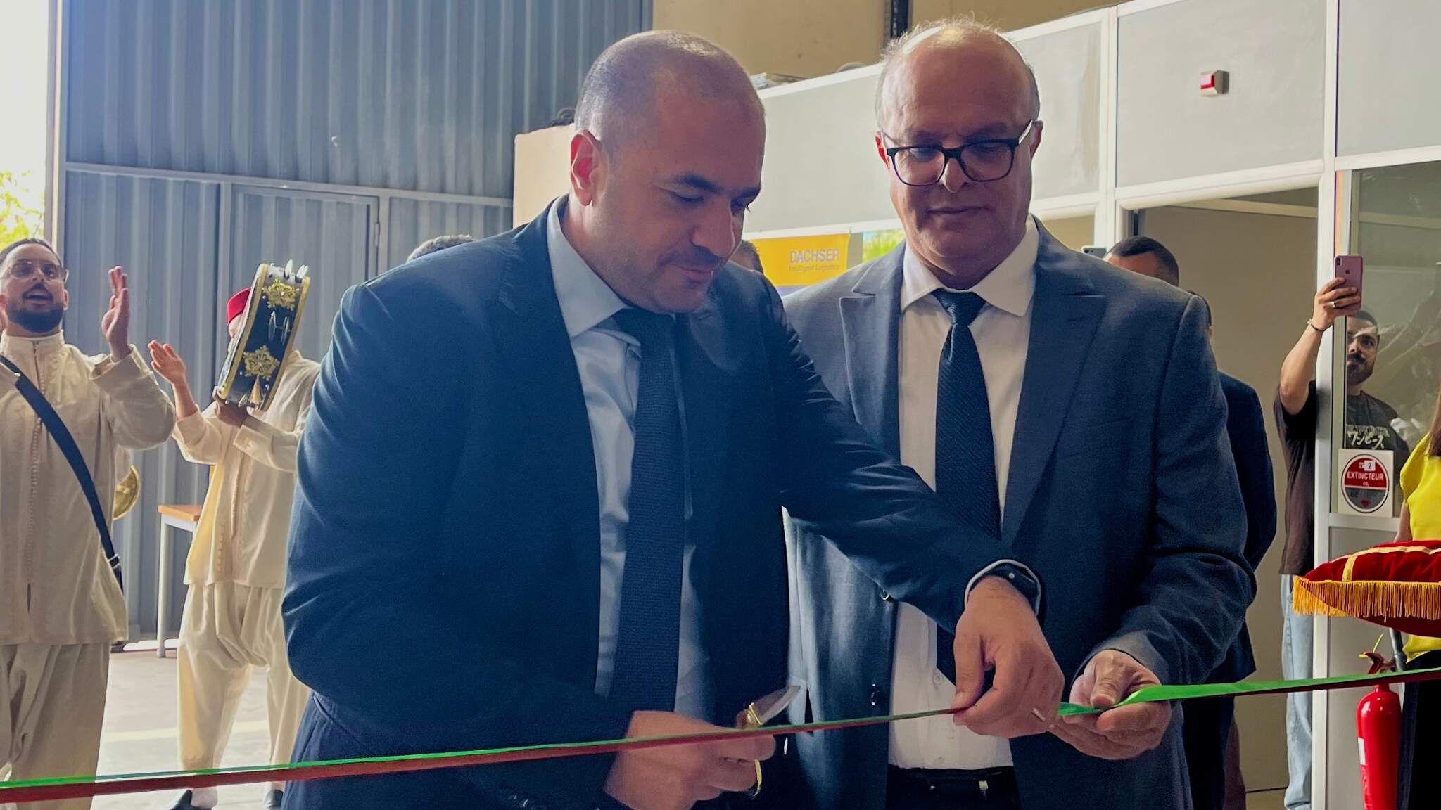 A gauche, M’hamed Chraibi, Regional Managing Director Maghreb & Türkiye, à droite, Lahcen Harchi, Directeur régional des douanes du centre sud Maroc