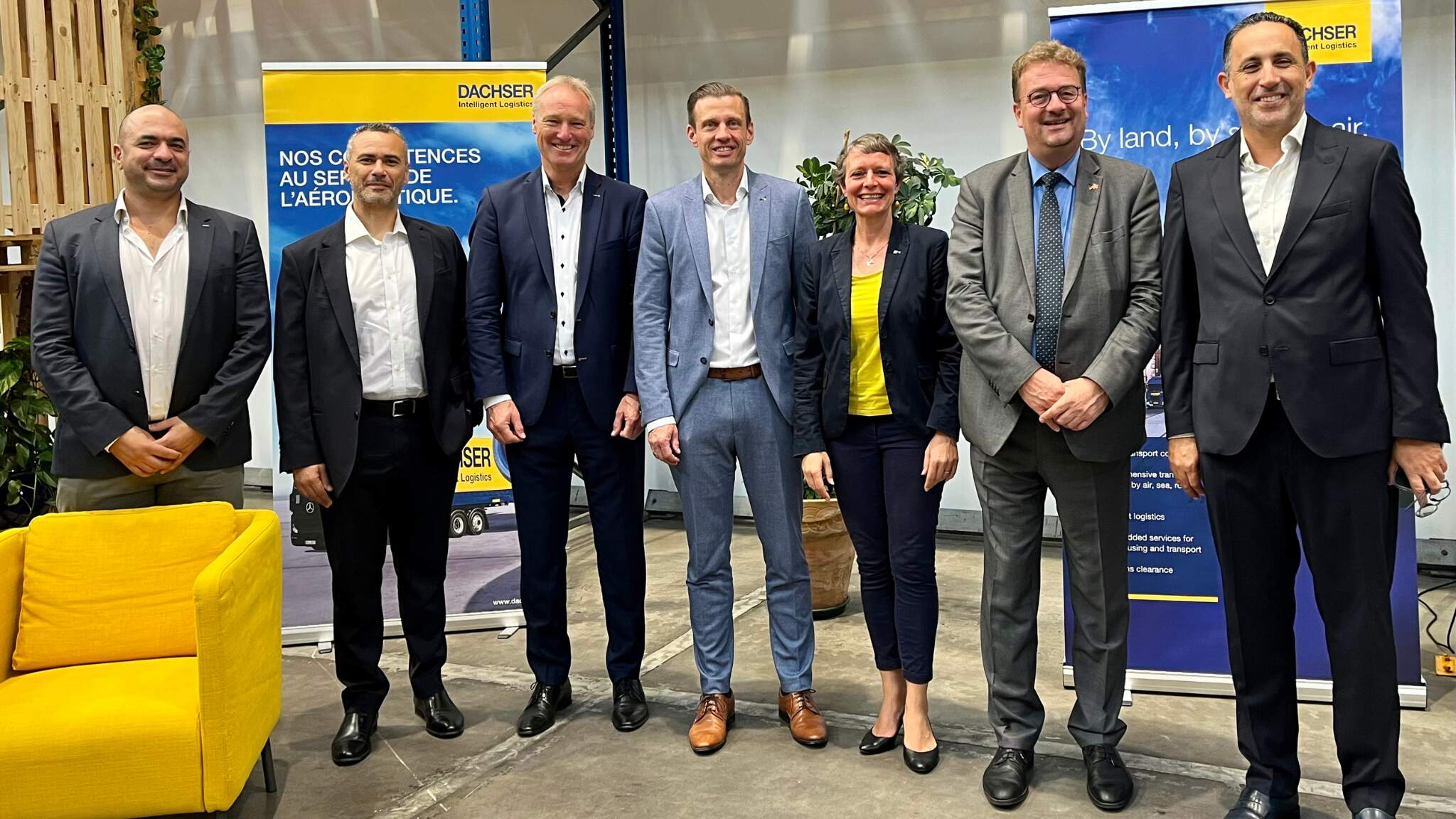 De gauche à droite : M'hamed Chraibi (Regional Managing Director DACHSER Maroc), Mehdi El Boury (Directeur Général de Bosch Africa), Michael Schilling (Membre du Conseil de surveillance de DACHSER), Alexander Tonn (COO DACHSER Road Logistics), Katharina Felgenhauer (PDG de la Chambre allemande de commerce et d'industrie au Maroc), Stefan BANTLE (Ministre Conseiller à l'Ambassade d'Allemagne au Maroc), Jawad Squalli (Directeur Général de PERI Maroc) De gauche à droite : M'hamed Chraibi (Regional Managing Director DACHSER Maroc), Mehdi El Boury (Directeur Général de Bosch Africa), Michael Schilling (Membre du Conseil de surveillance de DACHSER), Alexander Tonn (COO DACHSER Road Logistics), Katharina Felgenhauer (PDG de la Chambre allemande de commerce et d'industrie au Maroc), Stefan BANTLE (Ministre Conseiller à l'Ambassade d'Allemagne au Maroc), Jawad Squalli (Directeur Général de PERI Maroc)